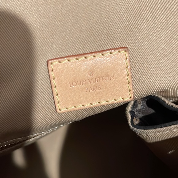 AUTHENTIC Louis Vuitton Graceful MM Handbag - Picture 9 of 11